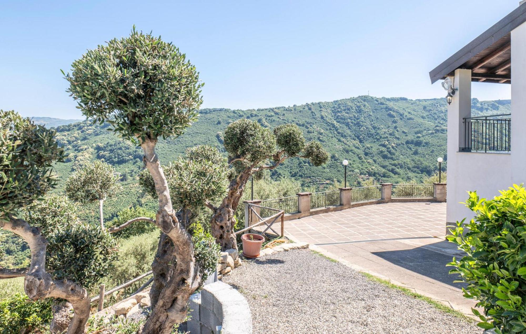 3 Bedroom Beautiful Home In Librizzi エクステリア 写真